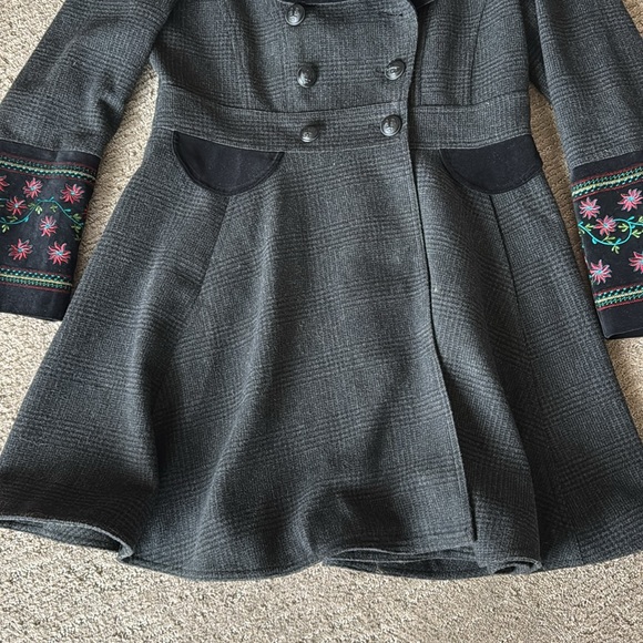 Tasha Polizzi Embroidered Gray Double-Breasted Coat - Picture 5 of 10